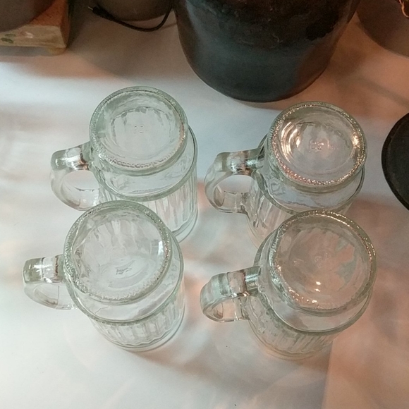 Vintage Bundle of Glass Mugs - Picture 4 of 9